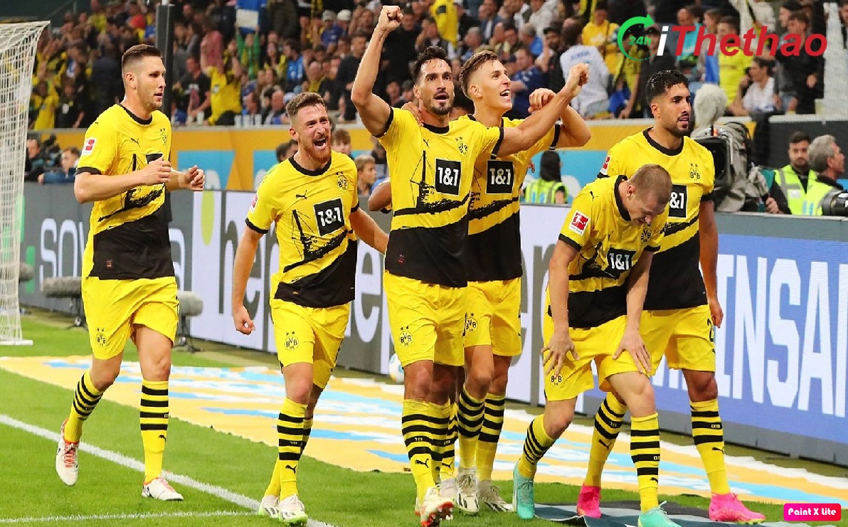 HLV gia tăng thứ hạng của Dortmund